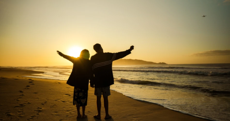 Sunset-to-Midnight: Best Beachside Hangouts in the City